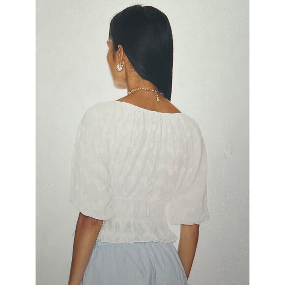 NWT MINKPINK BLOWOUT WHITE ABELLA BLOUSE. FRONT TIE CLOSURE PUFF SLEEVES LARGE - Picture 4 of 5